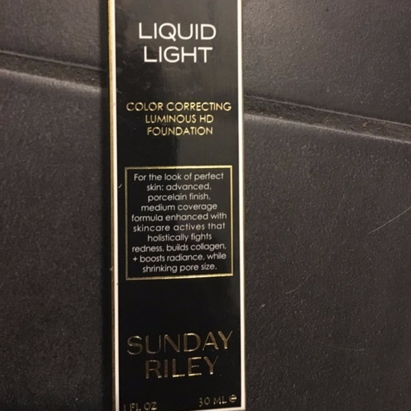 Sunday Riley 130C Color Correcting HD Foundation - Picture 6 of 8